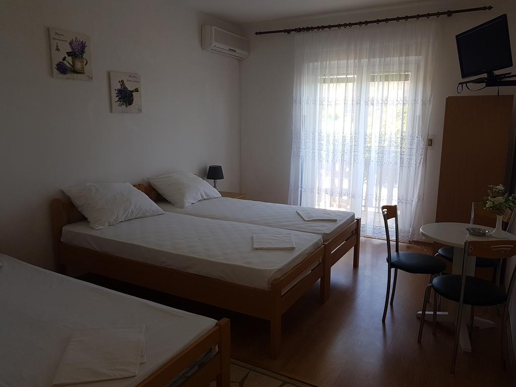 Apartments Plazibat Škrip Exterior foto