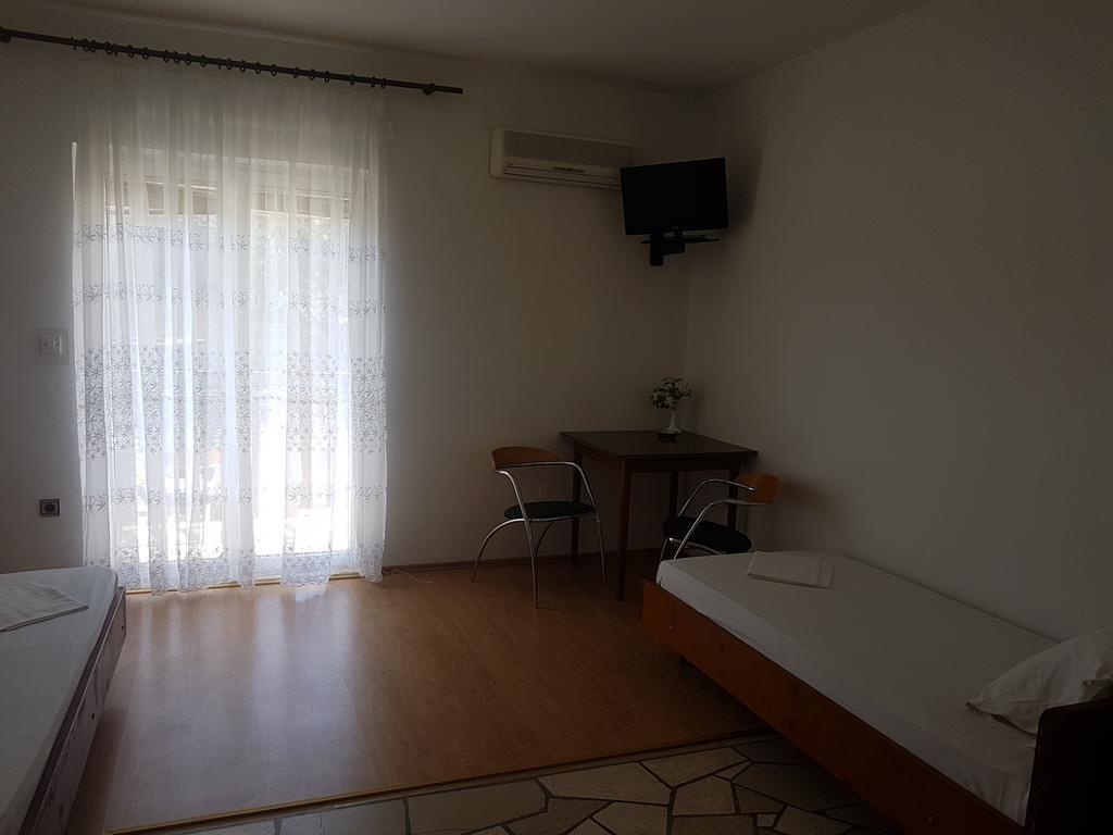 Apartments Plazibat Škrip Exterior foto